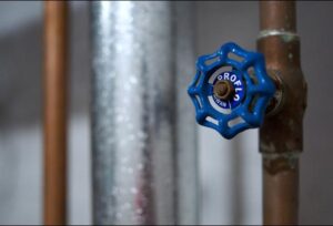 shut off water leak